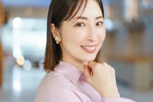 真飛聖が明かす宝塚退団15年の本音「あそこに存在してたことは間違いじゃなかった」映像の世界で苦労した“宝塚や男役の匂い”の消し方