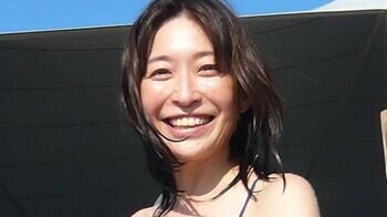 小野真弓(44) ワンピ水着で変わらぬ美スタイル披露！千葉のビーチで爽やかスマイルに「笑顔は永遠にあの時のまま」