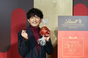 津田健次郎が渋谷に降臨！「⾃分にご褒美をあげる時間も⼤切だよ」神対応＆甘すぎる生セリフにファンが騒然