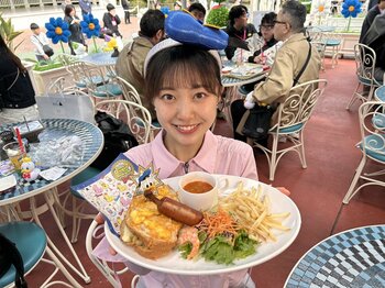 ドナルドがモチーフの新メニュー登場！思わず写真を撮りたくなるパチパチ食感のドーナツや足形をイメージしたフードなど見た目がユニークなものも