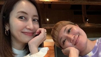 「目立つでしょ！」丸山桂里奈＆矢田亜希子 ドンキで爆買い！？ステーキ満喫や楽しげな自撮り撮影に「ホント仲良しですね」