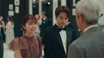 八重（長濱ねる）はマナーの特訓をして匠（菊池風磨）とパーティへ『ウソ婚』第3話予告