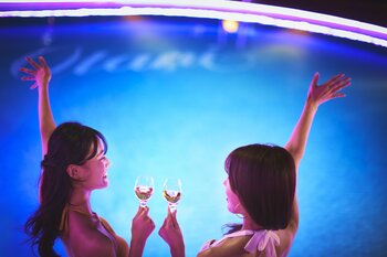 学生の夏休みを全力応援！絶景ナイトプールに最大3,000円お得な「学割プラン」が新登場