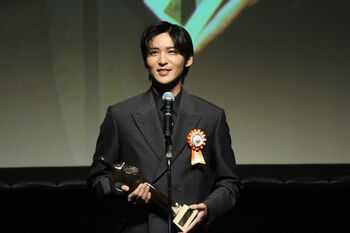 目黒蓮「Snow Manのときは自分を足す、芝居のときは引く」アイドル＆俳優の違い