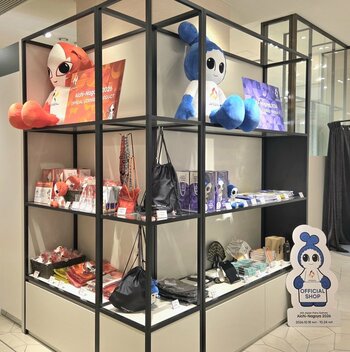 【愛知・名古屋2026】開幕で熱気高まる中、公式ライセンスショップ（名古屋栄三越内）が1階フロアへ移転オープン！
