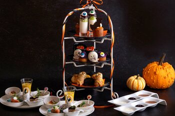 渋谷の街並みを見下ろす開放的なラウンジで大人のハロウィンを。遊び心あふれるスイーツと秋の味覚を取り入れたアフタヌーンティーが登場！