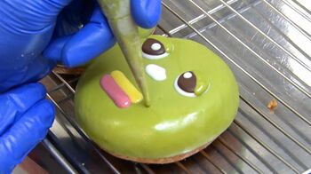 ガチャピンが差し入れに利用する自分にそっくりなドーナツを紹介！「ムックが応援してくれたから…」印象的だったチャレンジを語る