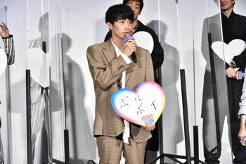 杉野遥亮「イライラします！」早朝、目覚まし時計と格闘？