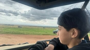 “リアルライオンキングの世界” 市川團十郎＆長男・新之助（11）アフリカ親子2人旅でライオンが目の前に！マサイ族の家にも訪問！？