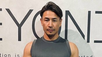 魔裟斗 ムキムキな筋肉際立つトレーニング姿公開！太くたくましい腕で顔を真っ赤にして追い込む様子に「張ってますね」