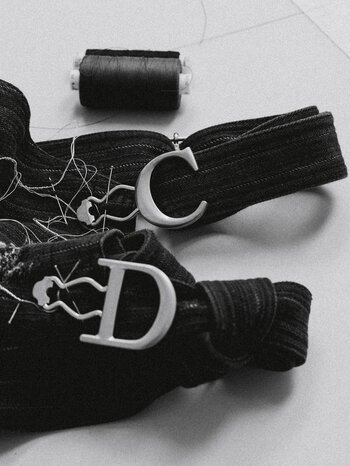 【Dior】エセル・ケインが『COACHELLA 2026』のパフォーマンスで着用したルックのサヴォワールフェールを公開