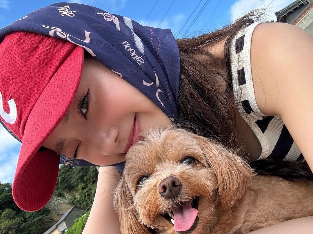 中町綾 超ミニ丈タイトワンピでスタイル抜群な姿を公開！海での大胆