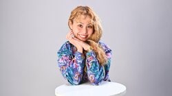 peco 8歳息子と全力で楽しむ自宅デコ！巨大なクモのデコレーションも　E.T.に憧れ近所に突撃した幼少期の思い出