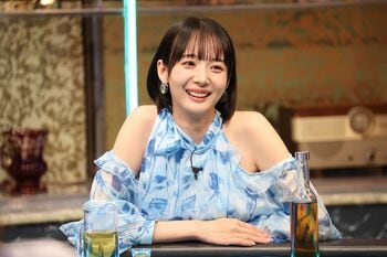 ここはスナック！？岡田紗佳「女性の趣味で、男性がグッとくるものは何？」とトークを回し始める