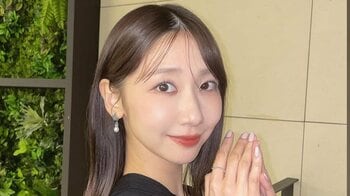 “デビュー19周年”柏木由紀 美スタイル際立つタイトな黒ドレス姿を披露！大人な雰囲気あふれるショットに「言葉が出ない」とファン釘付け