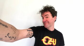 「田中絹代」を腕に！スコットランド人映画監督が激賞する日本映画とは？