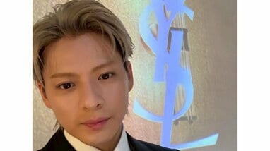 大人の色気たっぷり」平野紫耀 自撮りショットで分身！？黒スーツ