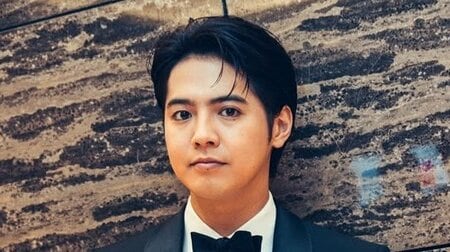 「優しいパパの顔」1児の父・片寄涼太 子どもを抱っこしたモノクロショット公開！小さなおてての先に向ける幸せあふれる目元に「ほっこり」