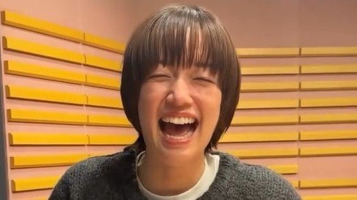 佐藤栞里 夢だった“人気キャラ”カプセルトイ開封の瞬間を公開！手の平にたくさんのせて無邪気な笑顔も披露「毎秒カワイイ」「楽しそう」