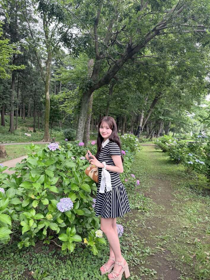 スタイル良すぎ」AKB48・伊藤百花 ミニ丈ワンピ姿で美スタイルを披露