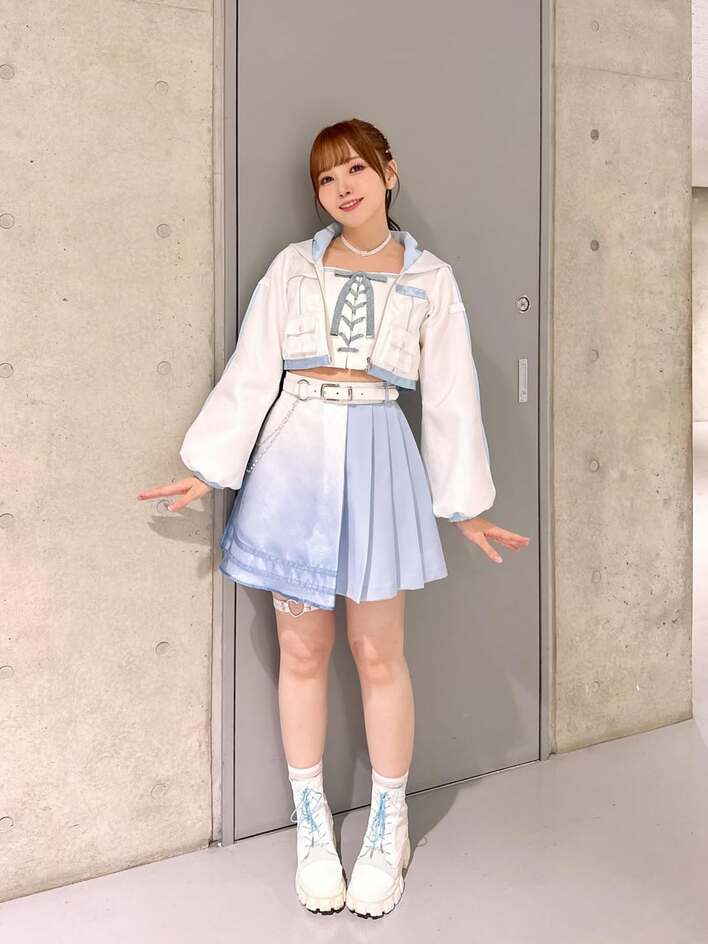 破壊力えぐすぎ」声優・鬼頭明里 ミニスカ＆ポニテ姿に「天使みたい