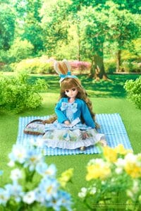 リカちゃん×ピーターラビット　うさ耳カチューシャが可愛すぎる！特別なコラボドールが発売決定　大人向け「フォトジェニックリカ」新商品