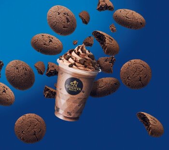 ダークチョコレートにココアクッキーとココアパウダーを合わせた、ビターで大人な味わい！ゴディバ「クッキークランチ ショコリキサー」