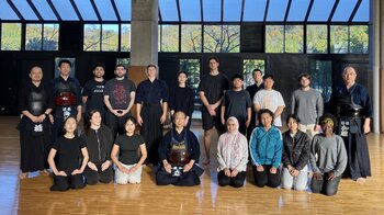 名古屋商科大学の留学生、日進剣道連盟指導による剣道体験に参加