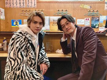 『スタンドUPスタート』吉野北人と竹財輝之助が仲良く並ぶ“虎魂＆優作”オフショット公開