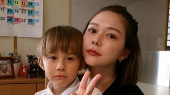 村重杏奈 実家で弟・匠真くんとの仲良しオフショットを公開　“虫嫌い”でも一緒に遊んだことを報告「こっちも幸せになれる」と称賛の声