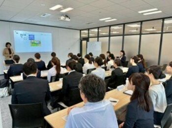 スーパーホテル、学生アルバイトの就活を応援。スカイマークの現役トップCAがセミナーを実施