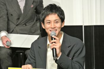 “あやや”と同じ中学校の松坂桃李「すみません、事務所が」とサインを断られた過去