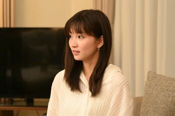 岡崎紗絵 初の麻酔科医役に「本当に広い視野が必要なお仕事。手技を細かく教えてもらったり、日々勉強して撮影に臨んでいます」