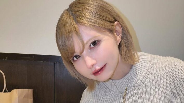 益若つばさ手作りのクリスマスツリーに「売ってたら買う」抜群のセンスが光る上品な仕上がりに反響続々