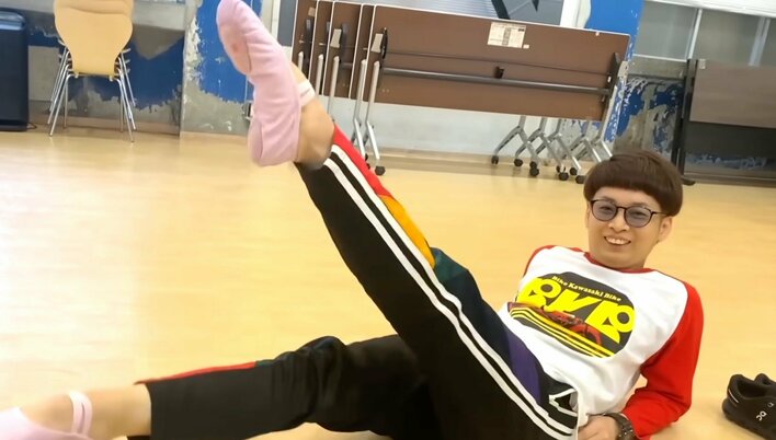 「その甲は100年に1人の逸材！」ピン芸人・BKBがまさかのバレエ才能開花に絶賛の嵐！トウシューズ履きステップこなす姿に「原石すぎる」