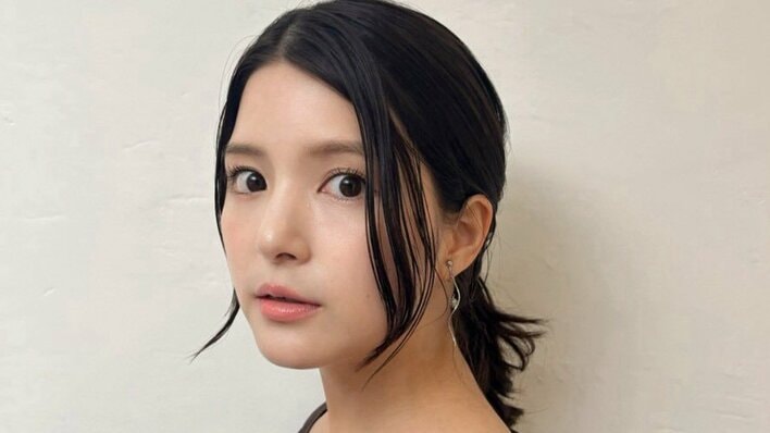 「スッピンですか？」川島海荷 “オフ感満載”の自然体ショット公開！パスタを前にツヤ肌＆ほっそり腕で頬杖姿に「かわいい」と反響