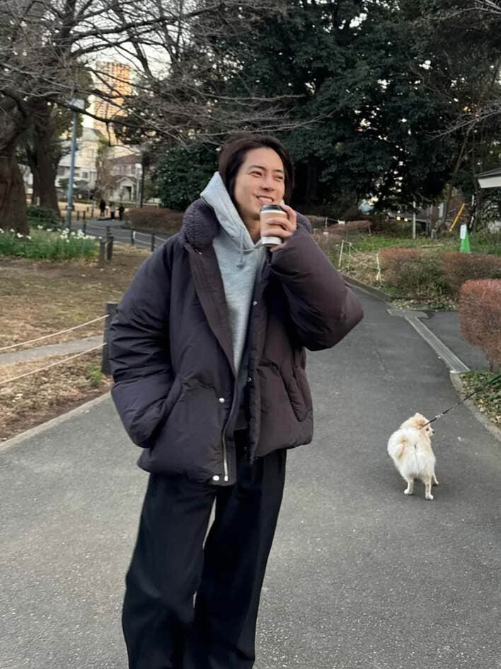 山下智久 “変装なし”で街を散策するオフショット公開！「last one