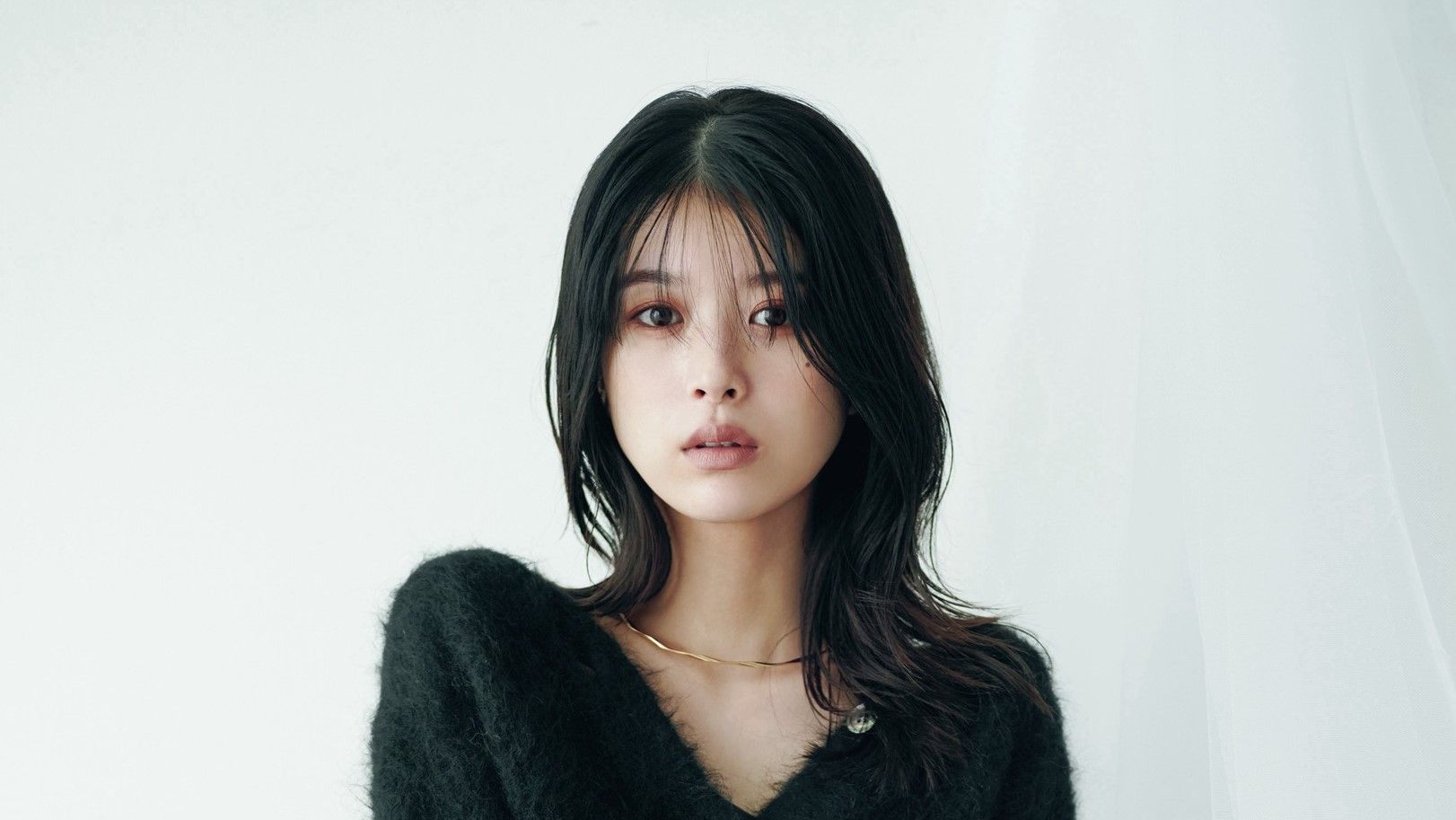 馬場ふみか へそチラ見せスタイルで美ウエスト披露！スウェットコーデ