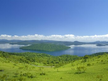 【北海道・弟子屈町】夏のひがし北海道・もっと自由に巡る大自然の旅、そして温泉街の夜まで楽しみつくす！