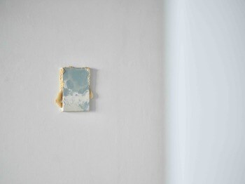 NEW GALLERY で團上祐志の個展「世界の語り手　小さきものの崇高」を、2026年3月25日（水）から4月5日（日）まで開催