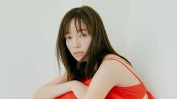 佐藤栞里 髪を10センチ以上カットし大胆イメチェン！ゆるふわ新スタイルでハンバーガー頬張る“激カワショット”