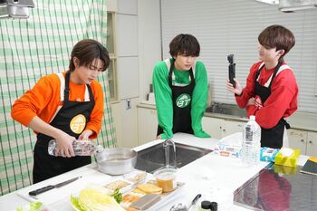 超特急・ハル “記憶”だけで実家飯の再現なるか！？タクヤは隣でお手伝いし「40分じゃ終わらねえぞ！」