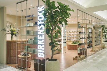 BIRKENSTOCKの新たな直営店が池袋にオープン