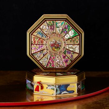 『源氏物語』の雅な世界を一缶に。16種類のお花をガラス絵で描いた“黄金のお花缶”『源氏物語缶』を特別展『源氏物語　王朝のかがやき』限定で発売。