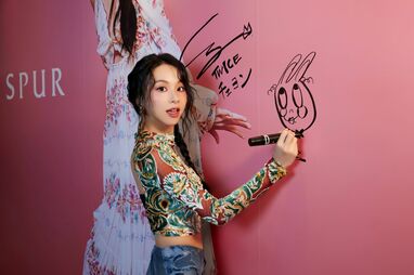 チェヨン画伯が登場！？TWICE チェヨンがサインと共に独創的でかわいい