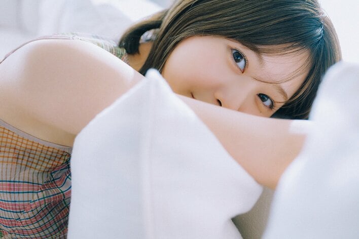 日向坂46・富田鈴花 特典ショットを一斉解禁 水着カットや透明感ある