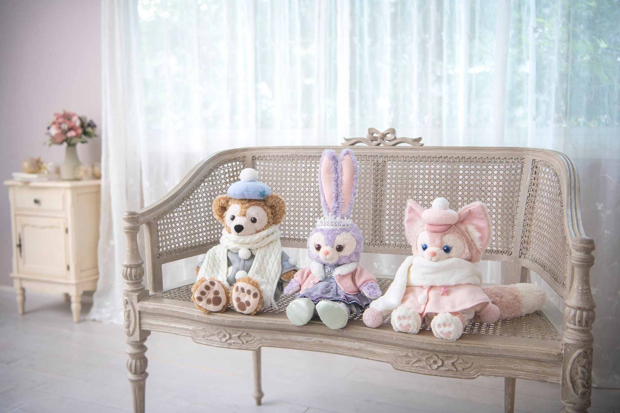人気ブランドバ40代 ディズニーシー ダッフィーたちの新グッズ発売！思わず抱きしめ ぬいぐるみ