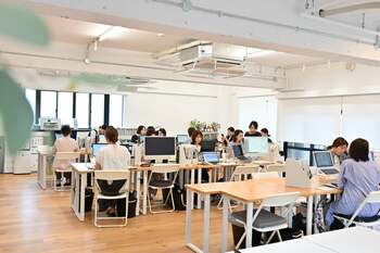 全員16時半定時、社内学童も。「子育てと仕事の両立を、家庭だけの問題にしない」50人の会社が続けてきたこと