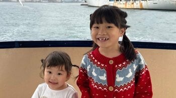 ののちゃん クルーズでのハプニングに動じぬ姿に「さすが」と反響！？妹とカモメ餌やり中の突然の出来事にも冷静な表情「面白い」「かわいすぎる」