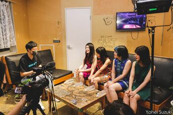 小籔千豊が“推し”おとぼけビ〜バ〜のライブを激写！